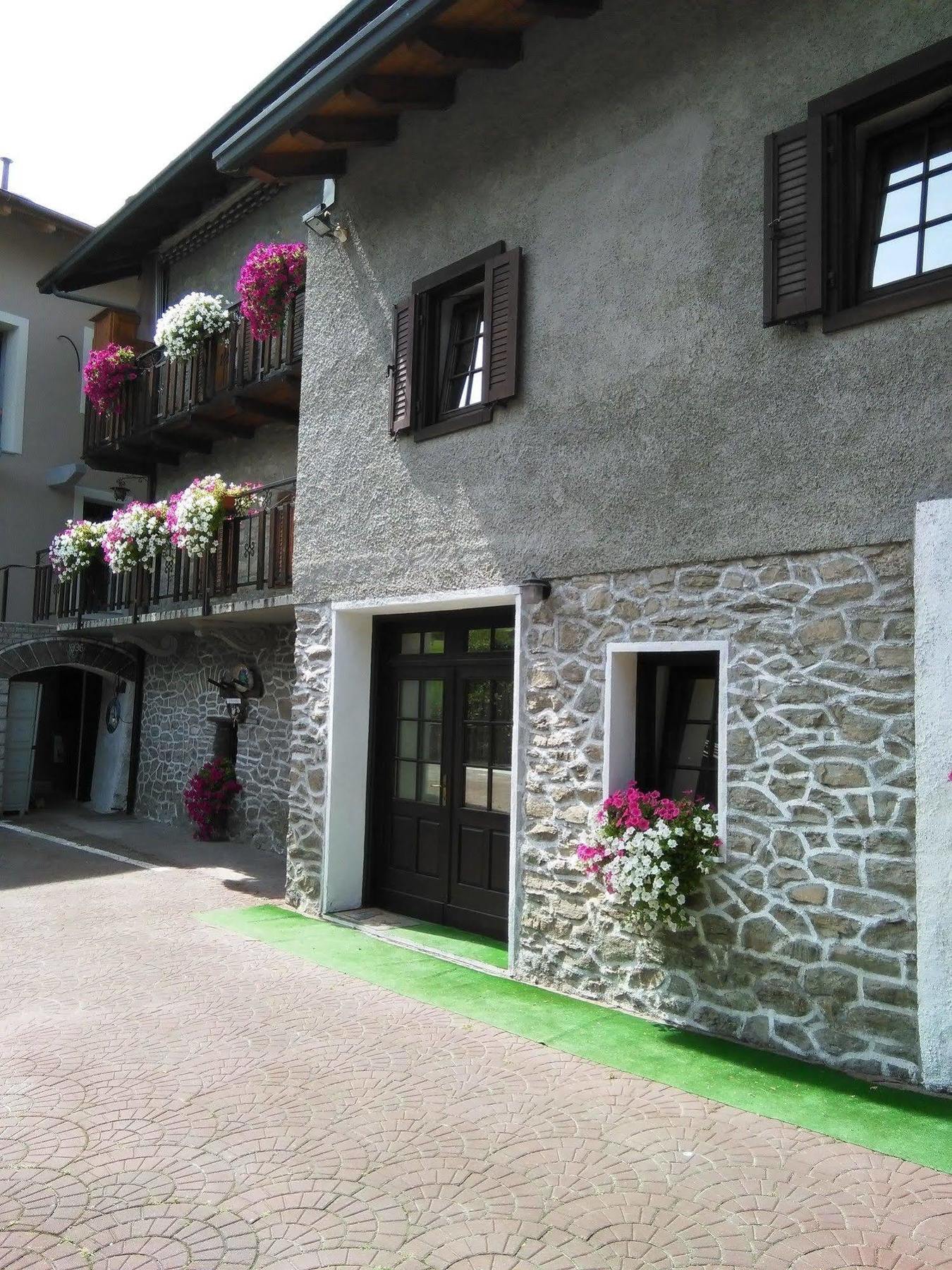 B&B La Vieille Meison De Pappa Sarre Exterior photo
